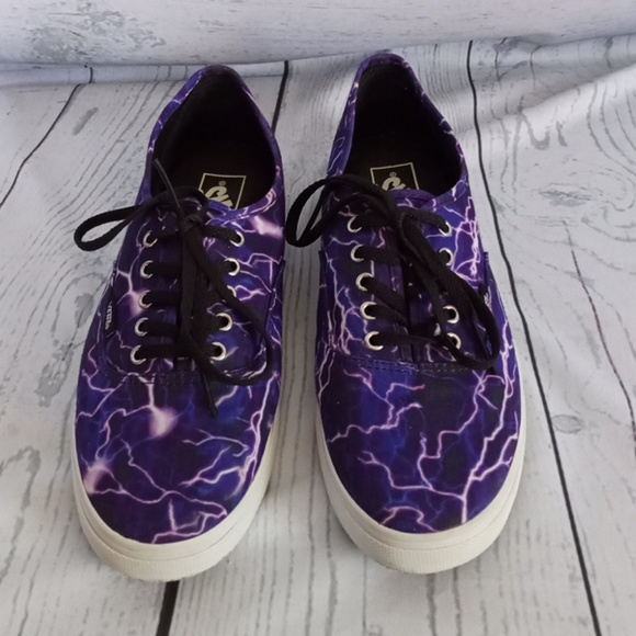 shoes that look like vans but have a lightning bolt